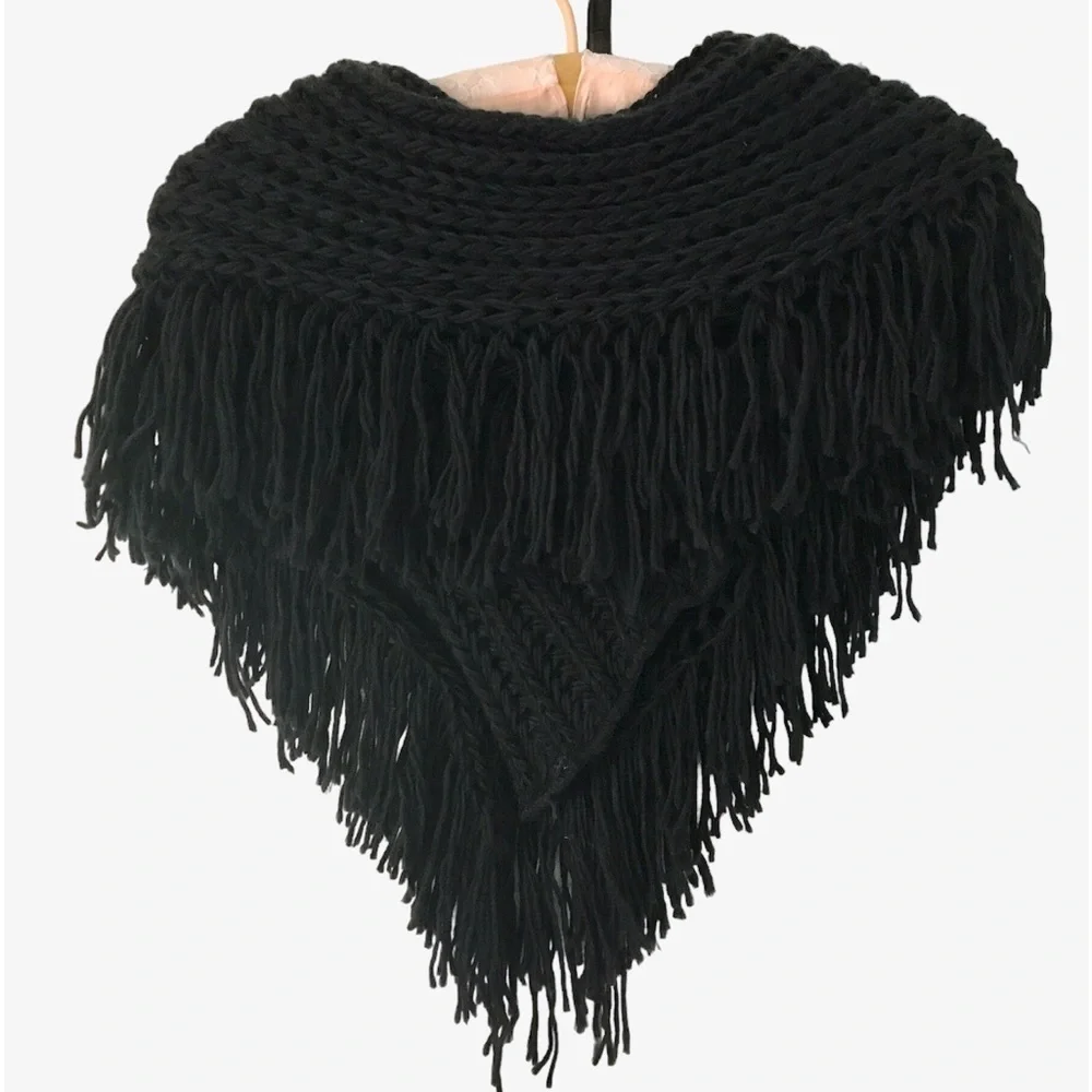 Fringed Cable Knit Shrug - Picture 3 of 3